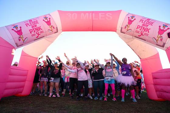 Crowd of FlockStars under the Pledge the Pink arch